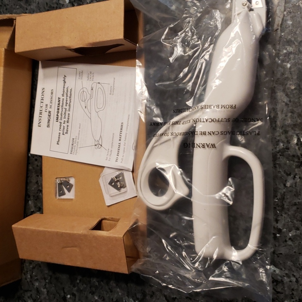 Singer White Scissors - Picture 4 of 7